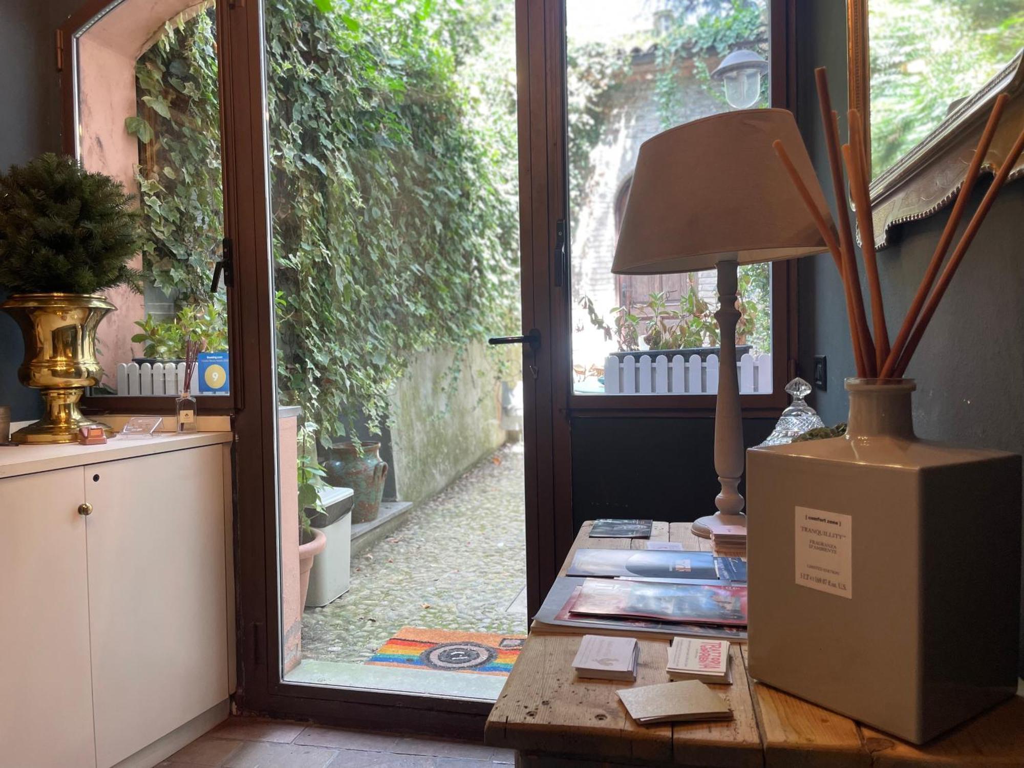 Le Camere Di Bsuites Affittacamere Parma Kültér fotó