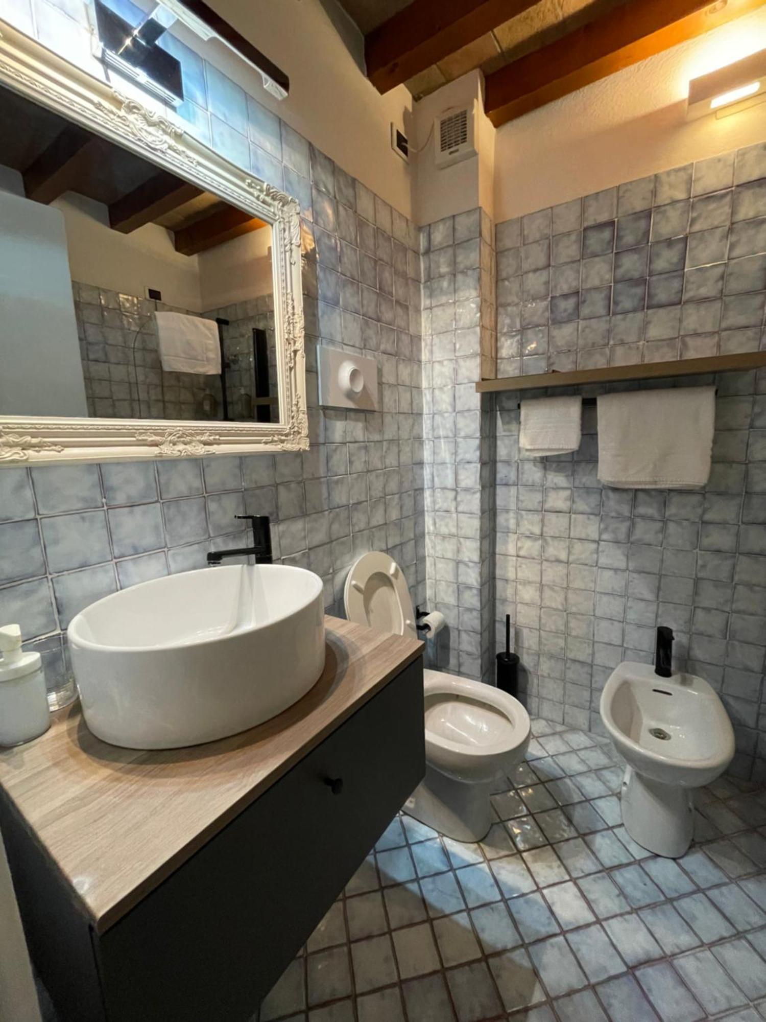 Le Camere Di Bsuites Affittacamere Parma Szoba fotó