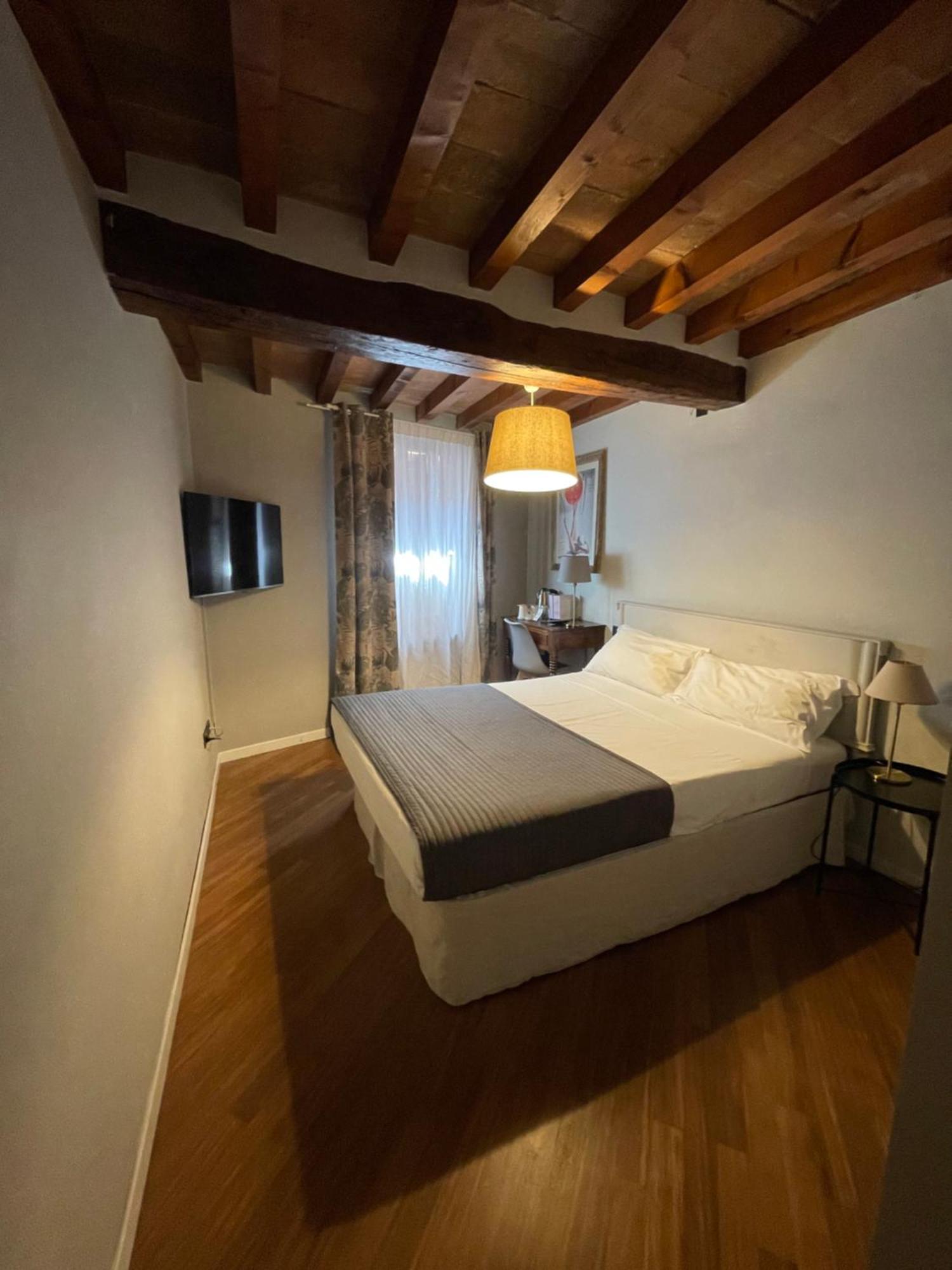Le Camere Di Bsuites Affittacamere Parma Kültér fotó